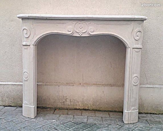 Cheminée En Marbre Blanc Carrara Style Louis XV – Façade Galbée, Jambages Cannelés – XIXe Siècle