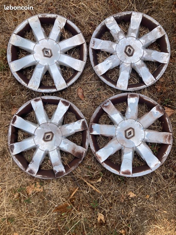 Quatre. Enjoliveurs Clio trois. 15 pouces (image 1)