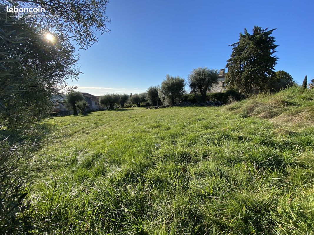 Terrain à bâtir de 1002 m² à VENCE (06) · 420 000 €