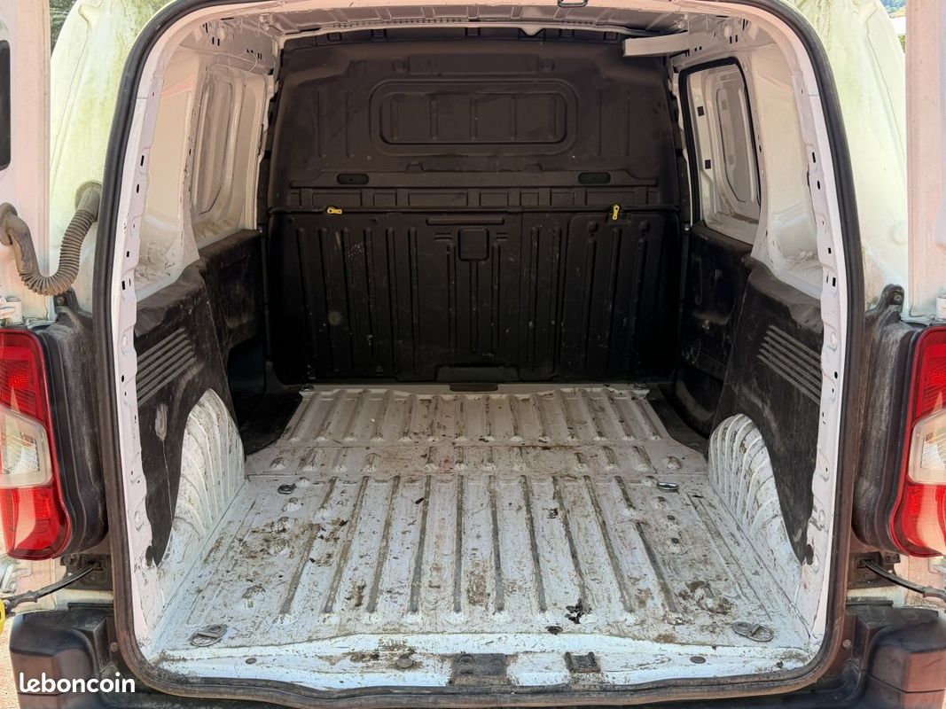 Peugeot Partner (3) BHDI 100 STANDARD 650KG PREMIUM (image 19)