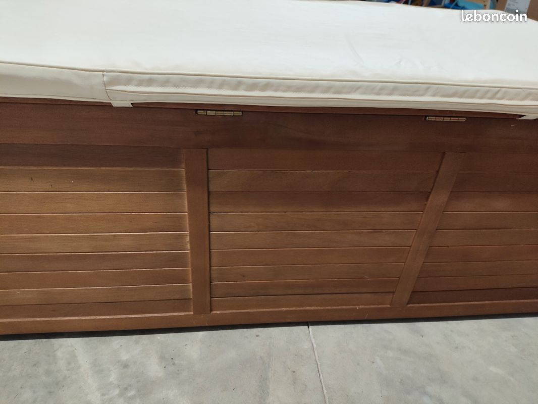 Coffre extérieur en bois (image 1)