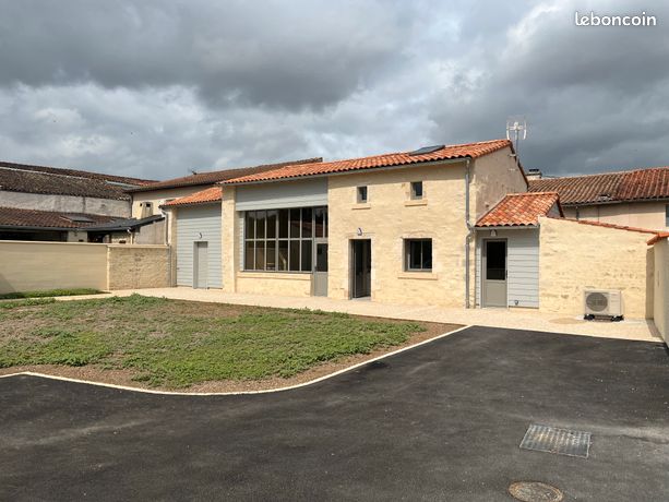 Axe niort la rochelle maison en pierre renovée 3 chambres, jardin et garage