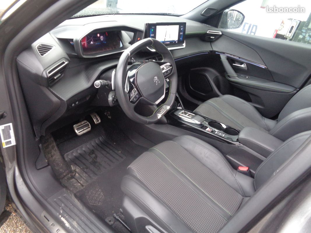 Peugeot 2008 1.2 thp 130 eat8 gt (image 4)