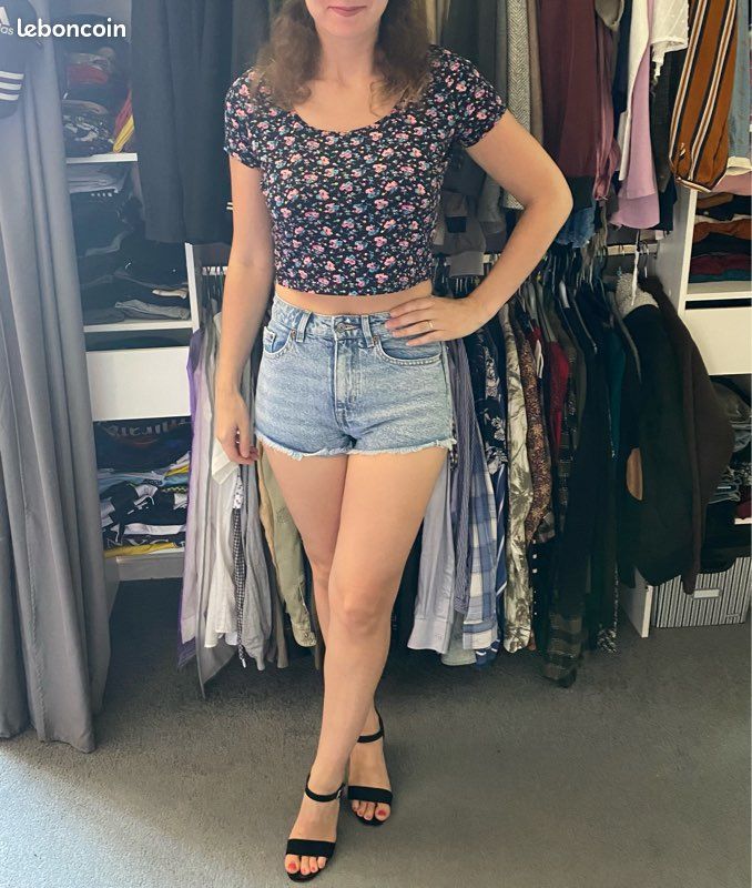 Short jean moulant bleu court H&M taille 34 Vêtements