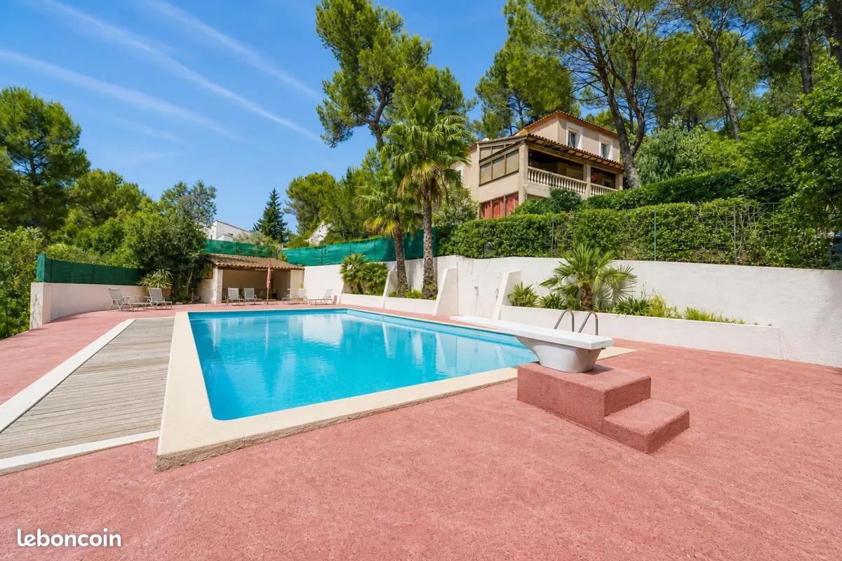 Maison 9 pièces 250 m² · à Montferrier-sur-lez · 250 m² · 999 000 €