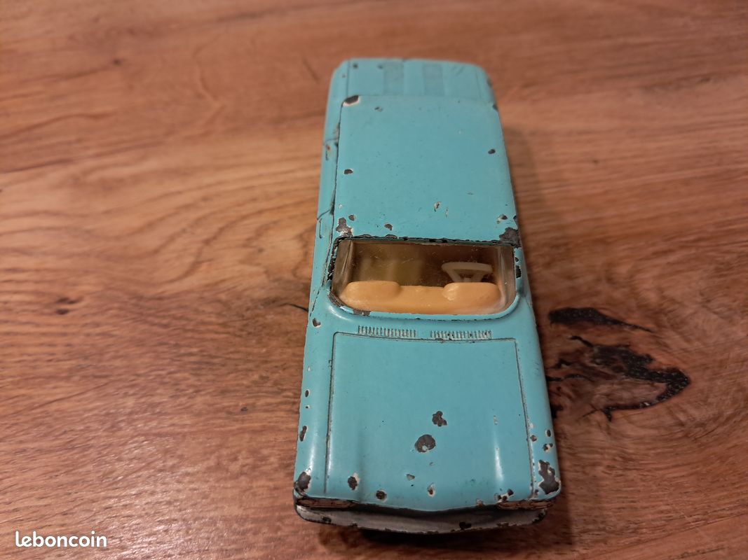 B38) CHEVROLET CORVAIR DINKY TOYS 1/43° MADE IN FRANCE PAR MECCANO