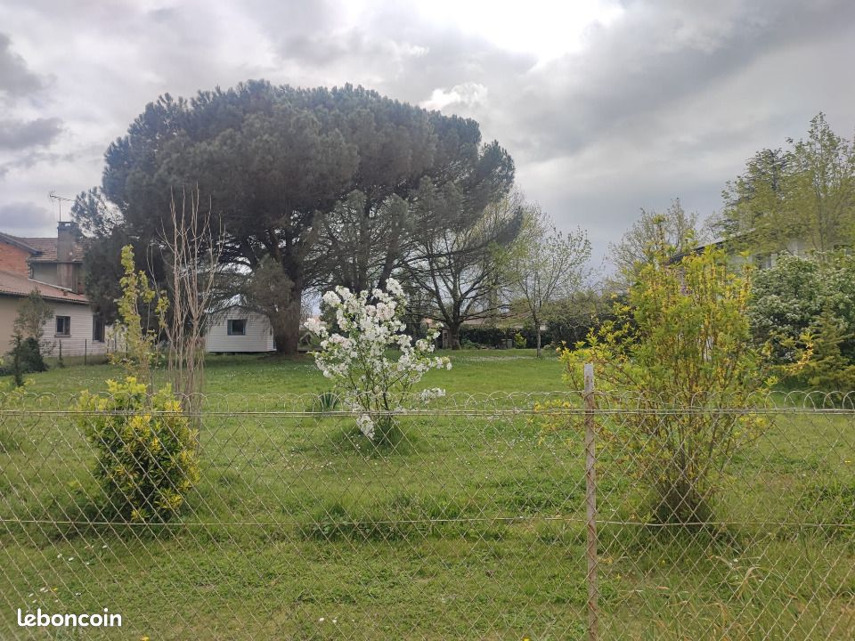 Terrain 880 m² · à Saint-Sulpice-et-Cameyrac · 119 000 €