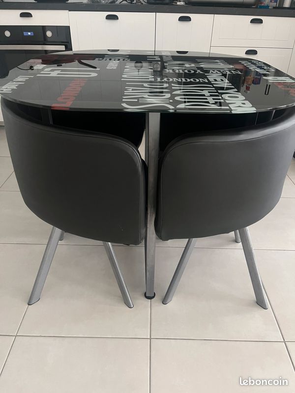 Table avec 4 chaises (image 2)