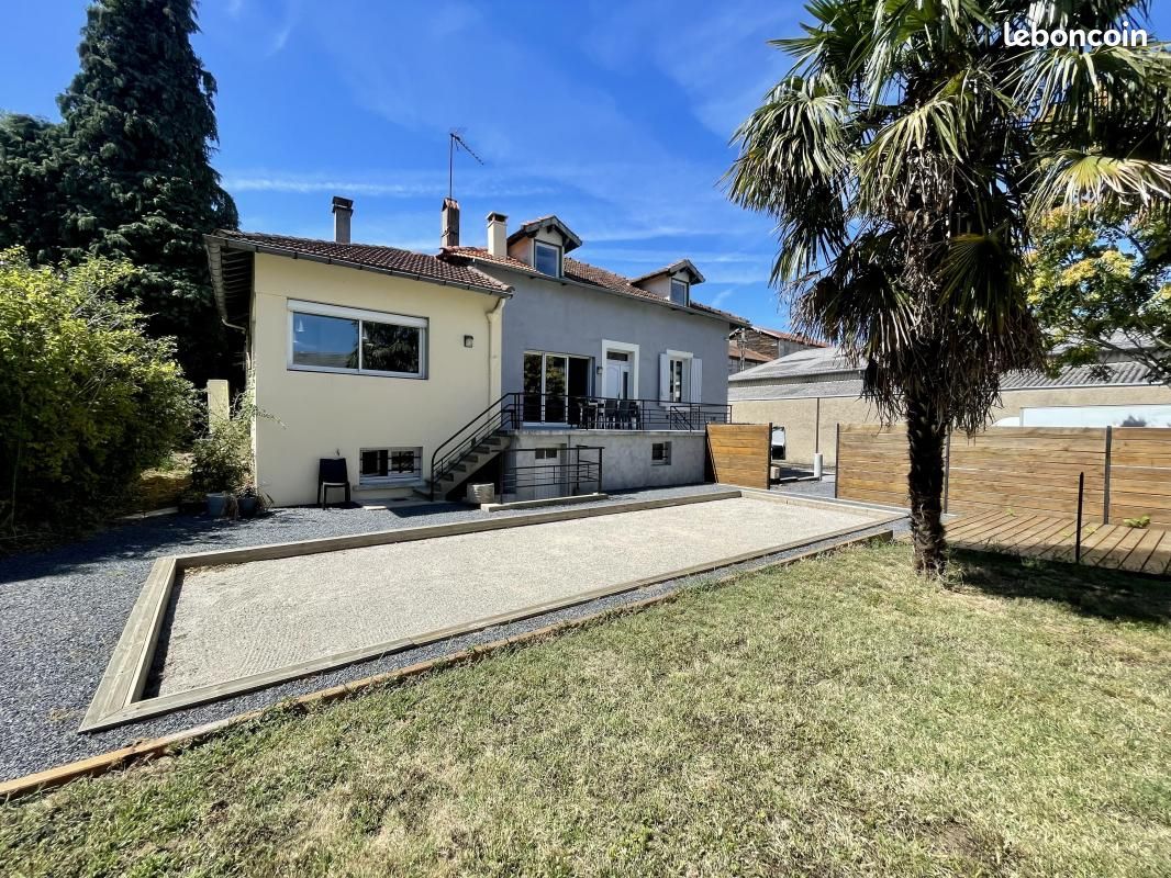 Maison 8 pièces 298 m² · à Aussillon · 298 m² · 350 000 €