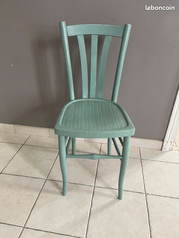 Chaise vintage en bois (image 1)
