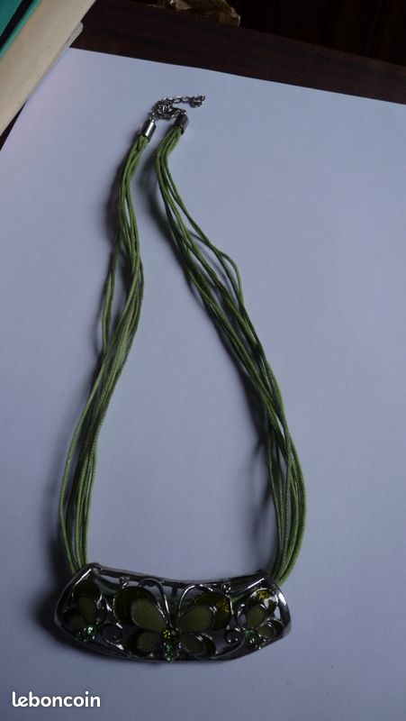Collier fantaisie (image 1)