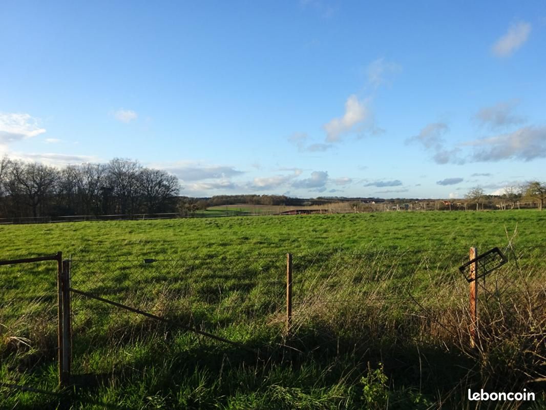 Terrain 1270 m² · à Azay-le-Ferron · 11 990 €