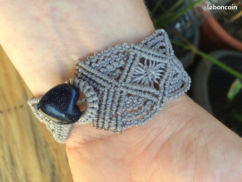 Bracelet (image 1)