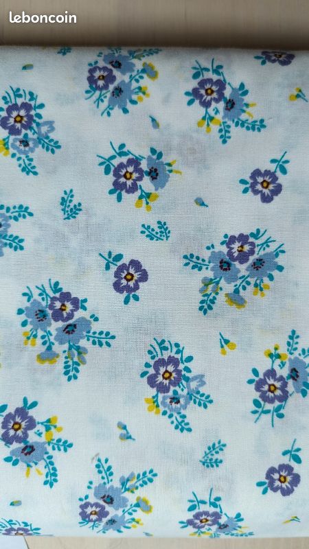 Tissu au mètre ou rouleau, boutons, fils Neufs (image 5)