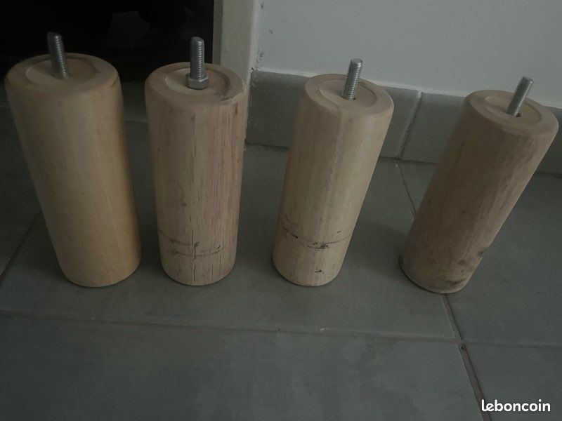 Pieds en bois (image 1)