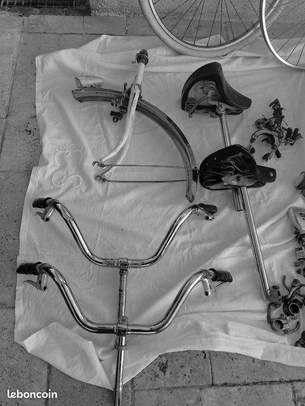 Ensemble De 4 Coquetiers En Céramique Vintage En Forme De Poussin En Ensemble De 4 Coquetiers En Céramique Vintage En Forme De Poussin En