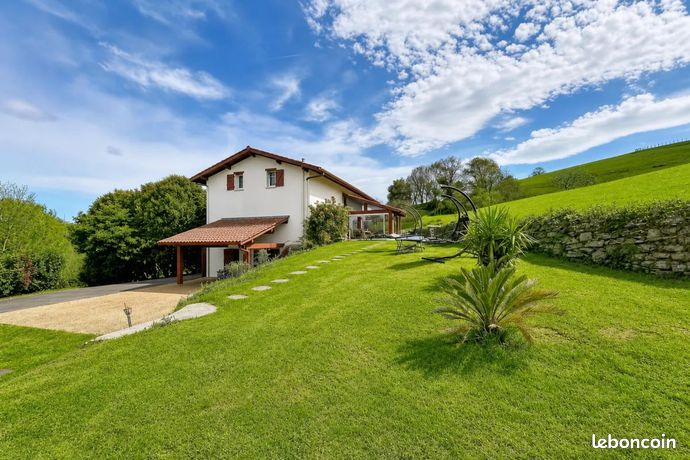 Maison 12 pièces 300 m²