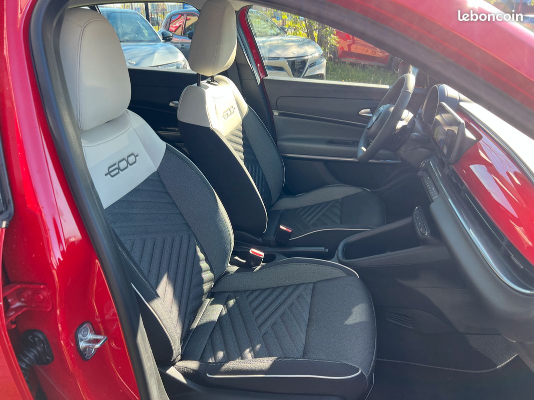 Fiat 600 1.2 Hybrid 100 CV Pack Confort BVA (image 6)
