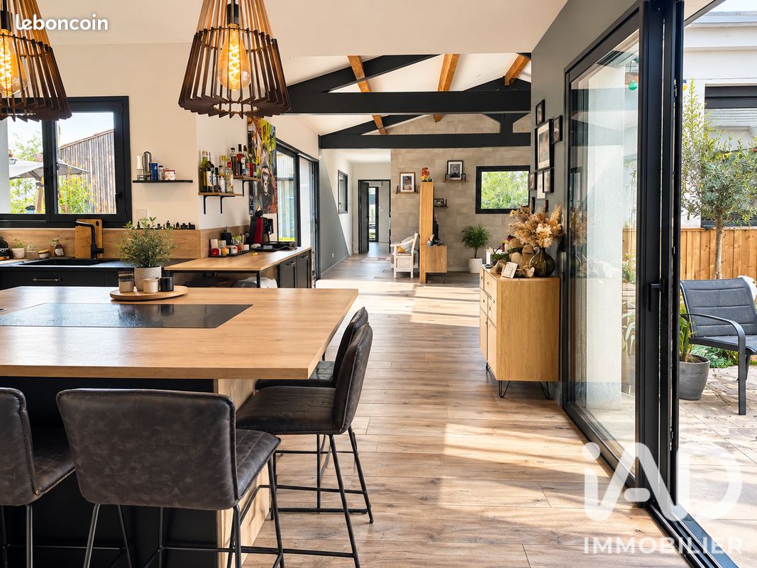 Maison 7 pièces 195 m² · à Dompierre-sur-Mer · 195 m² · 749 000 €