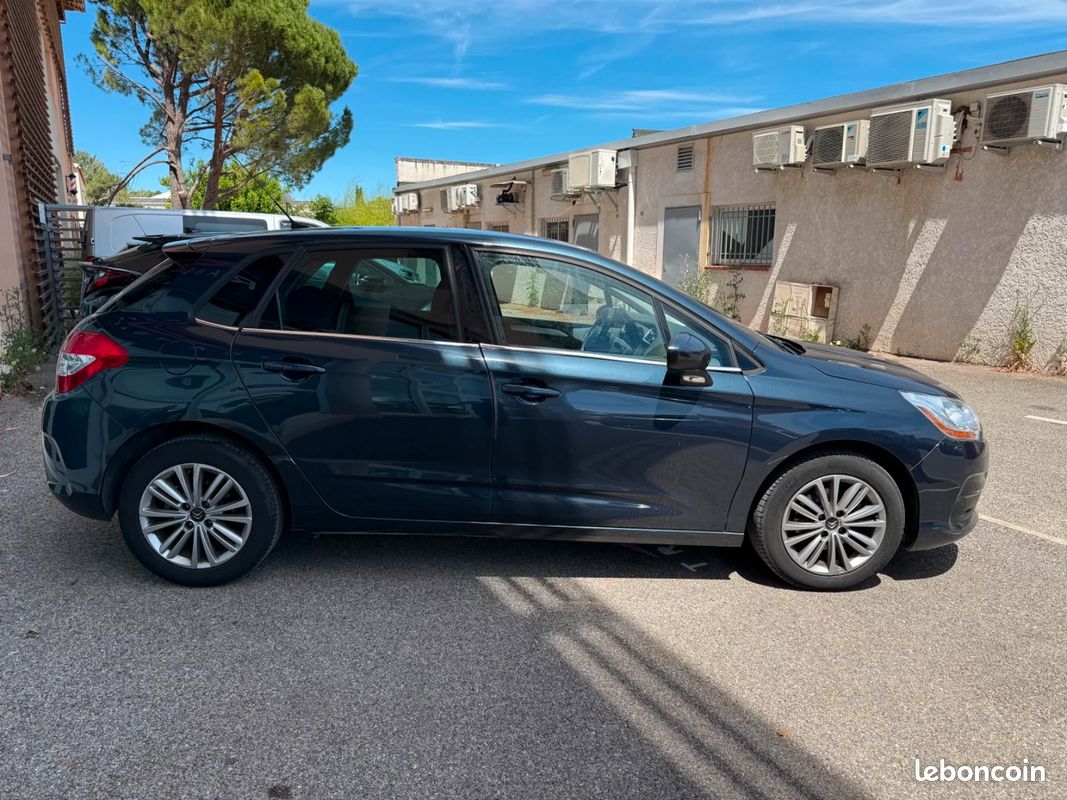 CITROEN C4 C4 VTi 120 Confort / RADAR AR / REGULATEUR (image 4)