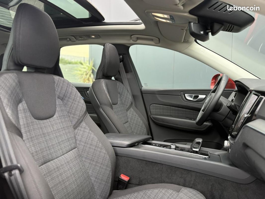 VOLVO XC60 T6 AWD PHEV 350 Plus Style Chrome avec T.O (image 4)