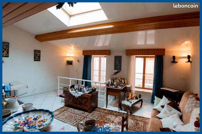Maison de bourg avec petit garage centre ville