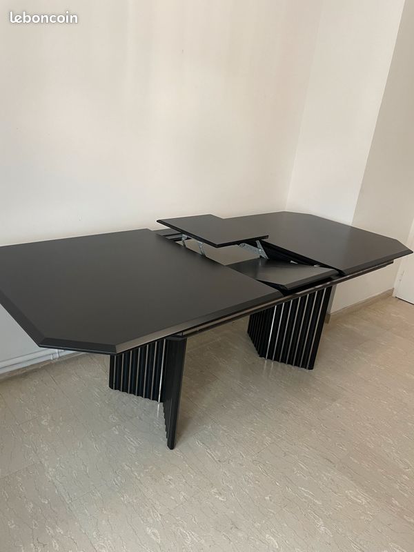 Table de salle à manger avec chaises (image 5)