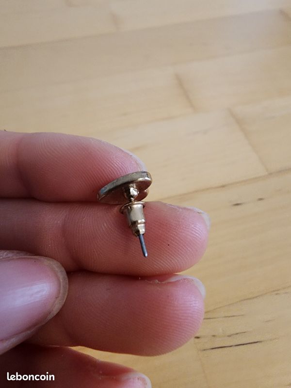 Boucle d'oreille cœur noir (image 3)