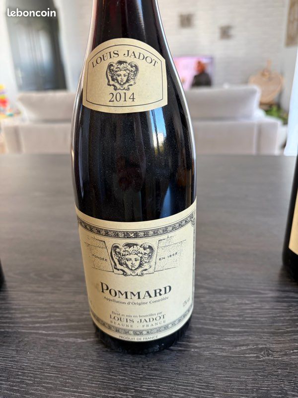 Une bouteille de Pommard 2014 de la célèbre maison bourguignonne Louis Jadot (image 1)