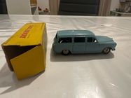Dinky toys - Peugeot 403 familiale , très bon état en boite manque un