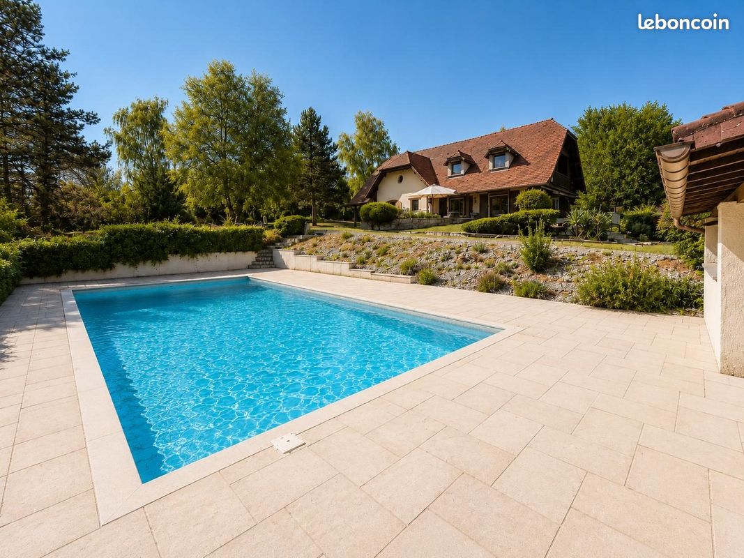 Maison 8 pièces 240 m² · à Écot · 240 m² · 420 000 €