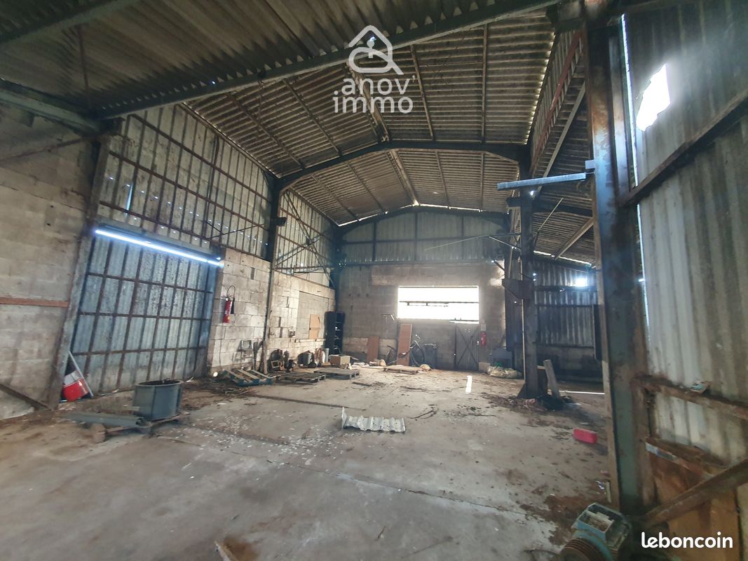 Local commercial 2 pièces 200 m² · à Chassors · 200 m² · 69 000 €