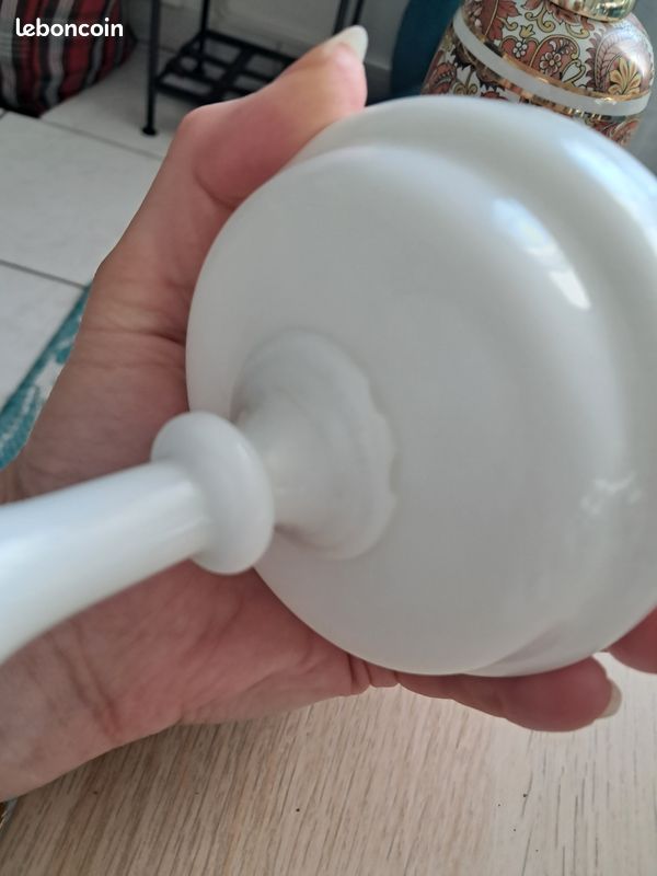 Lampe Berger Vintage En Opaline - Style Décoratif - Occasion Fonctionnelle