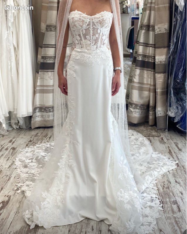 Robe de mariée fourreau Vêtements