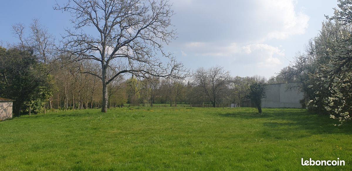 Terrain à bâtir · à La Guerche-sur-l'Aubois · 42 000 €