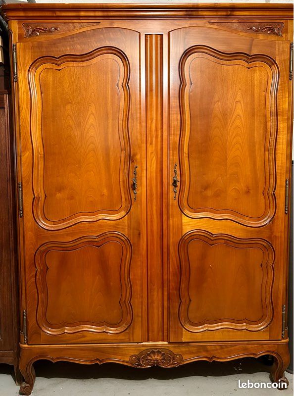 Armoire de style Louis XV en bois massif - Label NF Qualité 1973 (image 1)