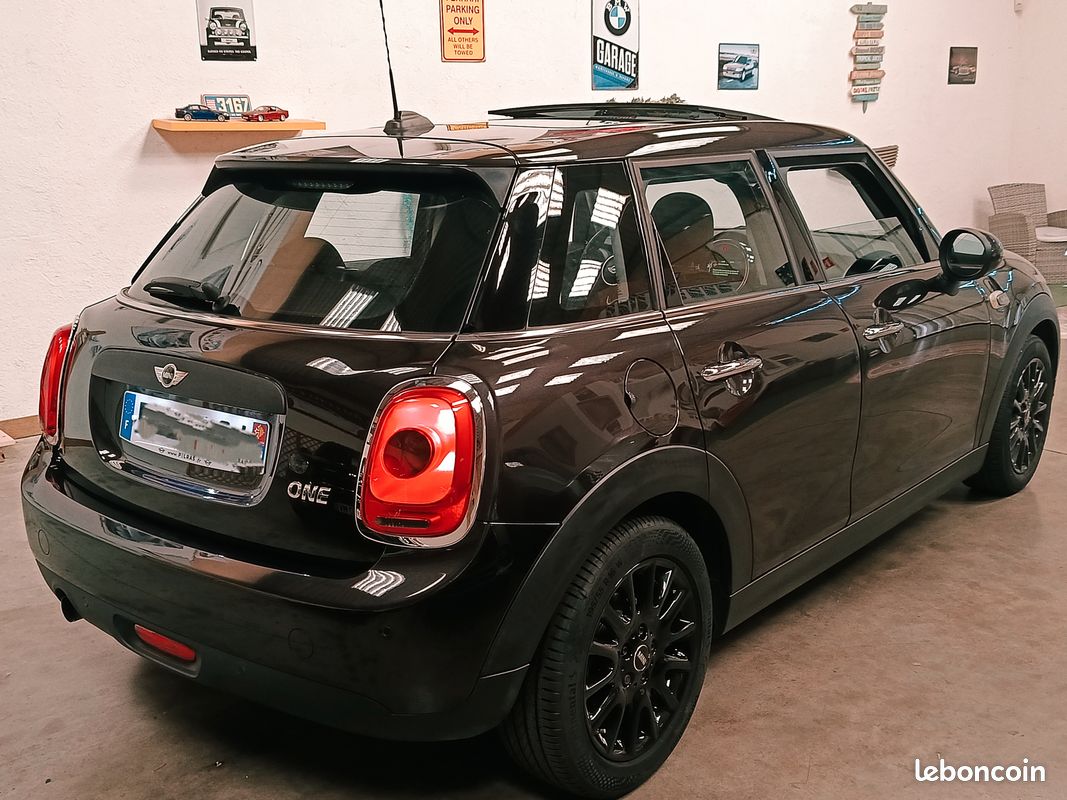 Mini 102 ch boite auto 5 portes sur-équipée ur-équipée (image 5)