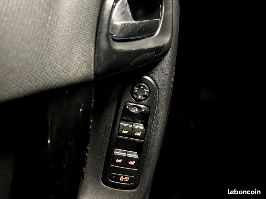 CITROEN C3 1.4 HDi 70 Confort - Climatisation - Bluetooth (image 26)