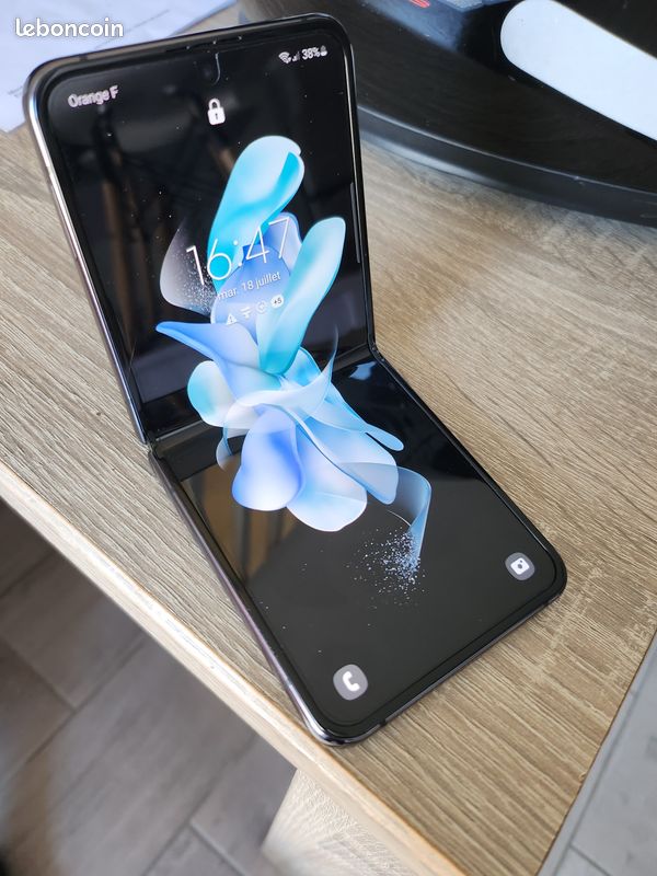 Sumsung z flip 4 (image 1)