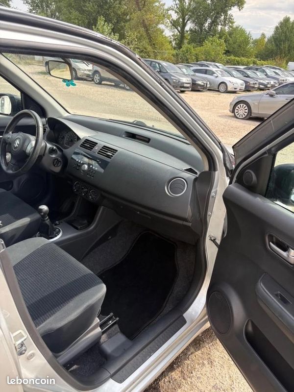 Suzuki Swift 1.3 90 GL (image 12)
