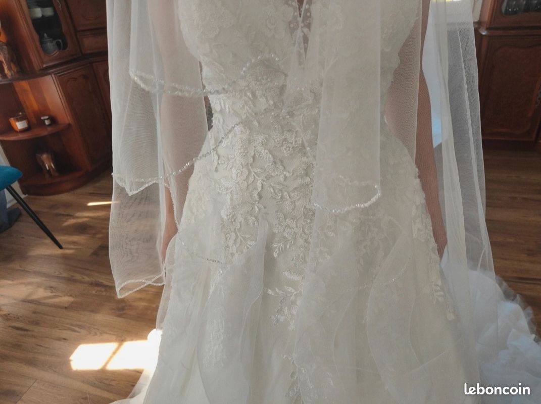 Robe de mariée neuve + 2 voiles (image 9)