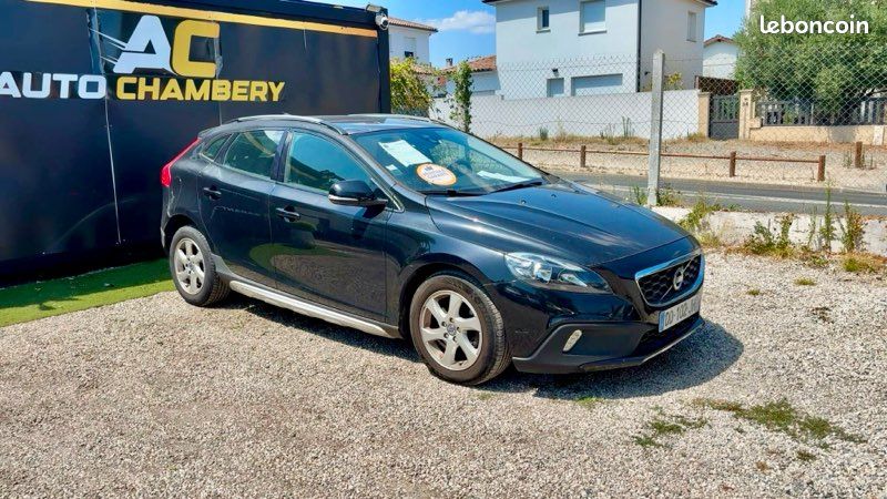 VOLVO V40 II Cross Country 1.6 TDi 115 cv ENTRETIEN JAGUAR DISTRIBUTION EMBRAYAGE OK (image 2)