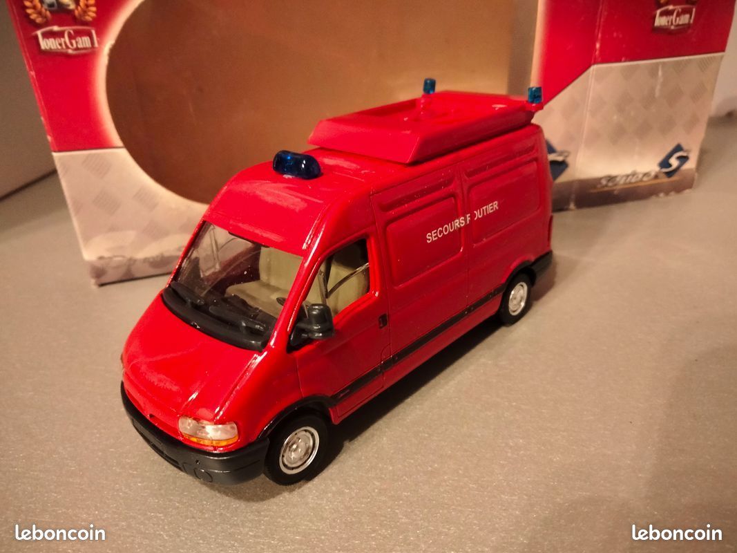 Solido SL1800106 RENAULT 4L POMPIER DU VAR 1:18 Modellino