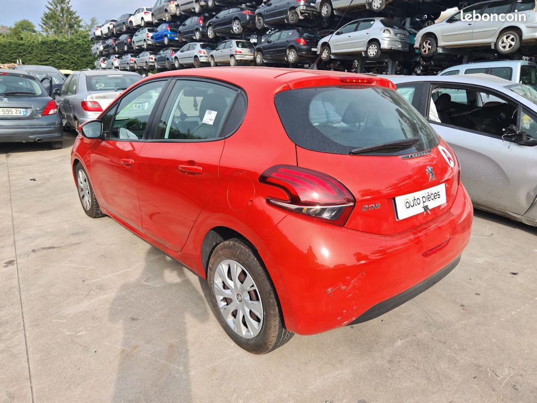 Peugeot 208 1.6 hdi accidentée (image 4)