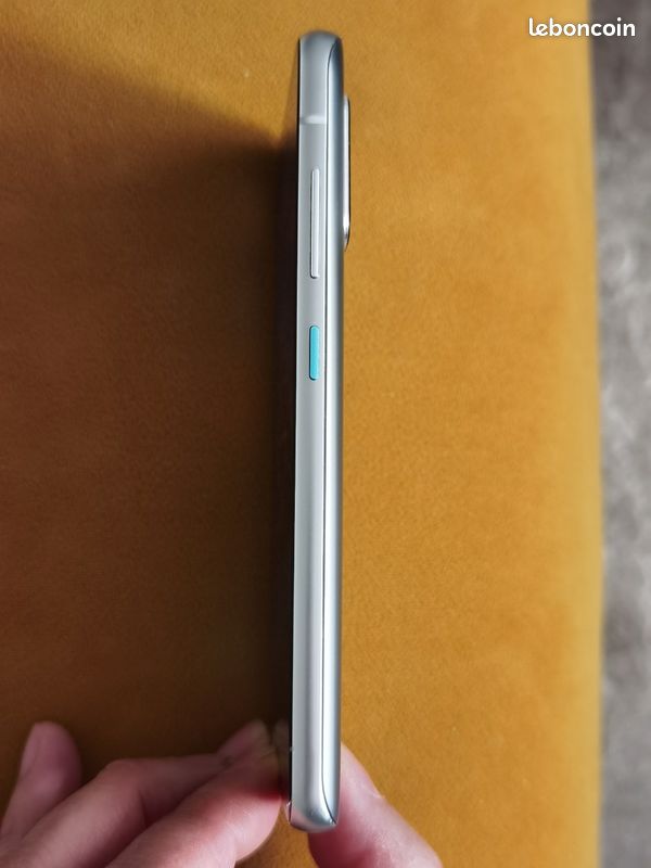 Asus ZenFone 8 / 8-128 / très bon état / batterie neuve - Téléphones & Objets connectés