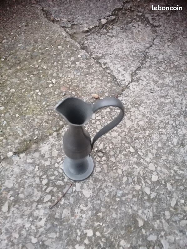 Vase en étain argenté (image 2)