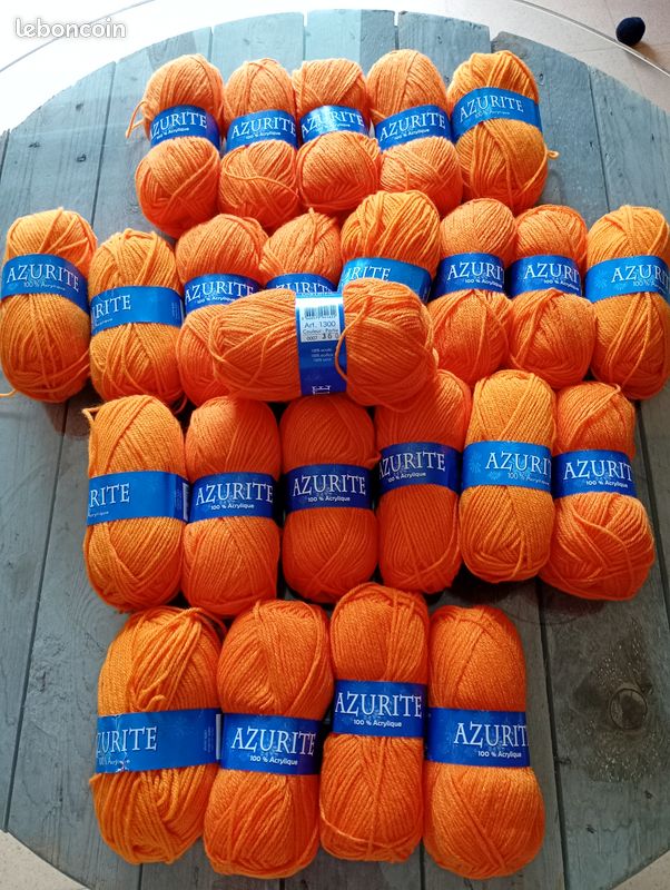 Lot n°1 : 24 pelotes orange fluo neuves (image 1)