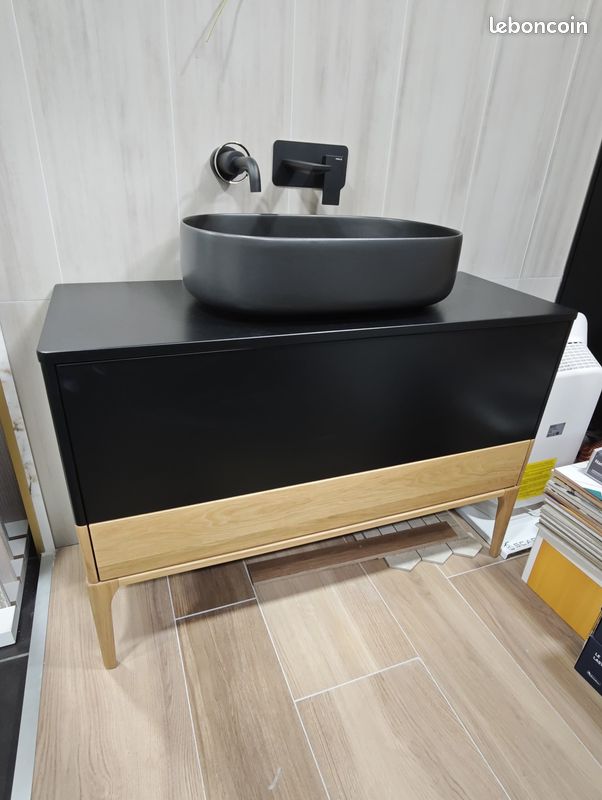 Meuble lavabo en laqué noir mat et chêne massif (image 1)