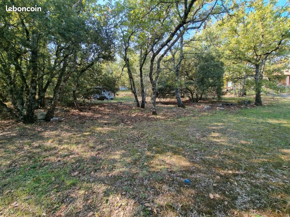 Terrain 1500 m² · à Régusse · 99 000 €