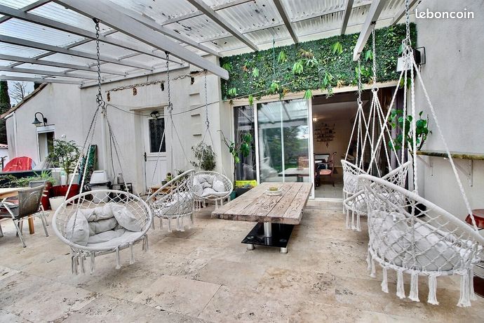 Maison 5 pièces 301 m²
